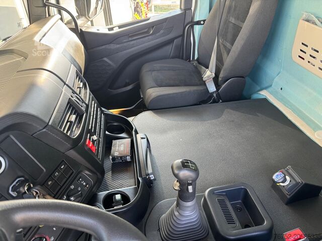 Macara montată pe camion Iveco Stralis 260.48