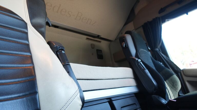 Седельный тягач Mercedes-Benz Actros 3351 6x4, пробег 360 700 км Mercedes-Benz Actros 3351 6x4 tractor unit 360.700km