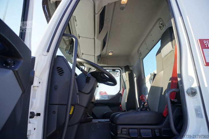 Vinçli platform Renault C280 DTI 8 / HDS Fassi F135A.22 / remote