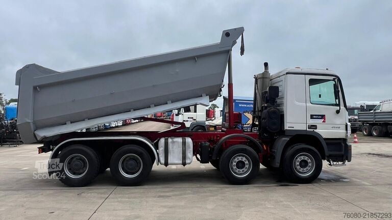 Tipper Mercedes-Benz Actros 4144 (3 PEDALES / 8X4 / LAMES / BIG AXLE...