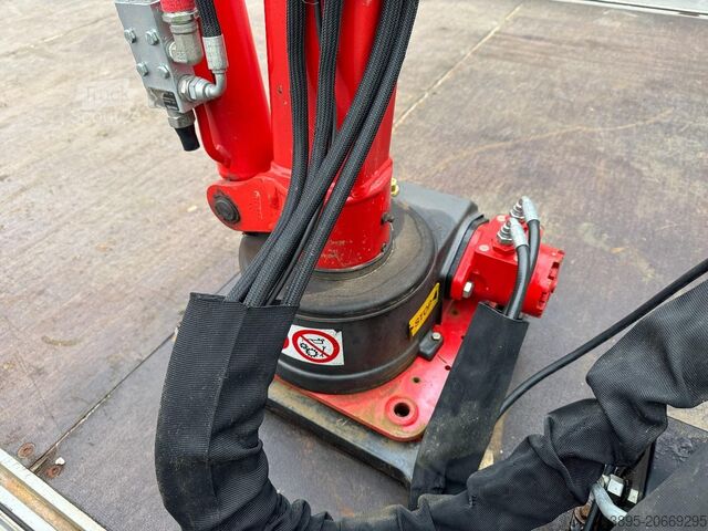 Sunkvežimis su platforma ir kranu Opel Movano