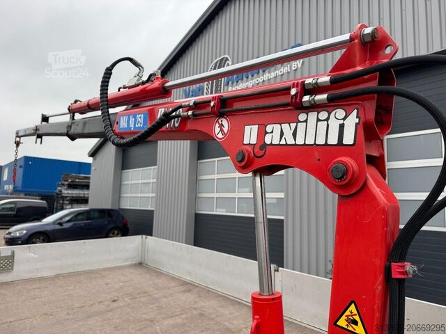 Sunkvežimis su platforma ir kranu Opel Movano