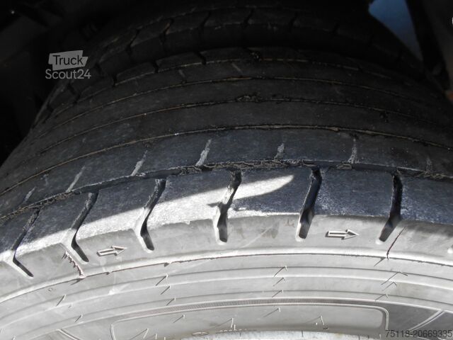 Caminhão com plataforma e lona SCANIA R450 6x2 CENTINA + SPONDA