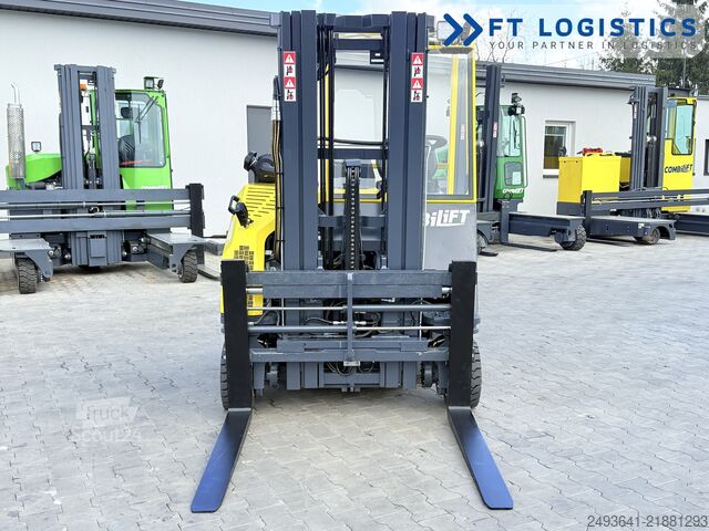 Stivuitor cu patru direcții Combilift CB2500 GAS TRIPLEX 4900 FORK POSITIONER
