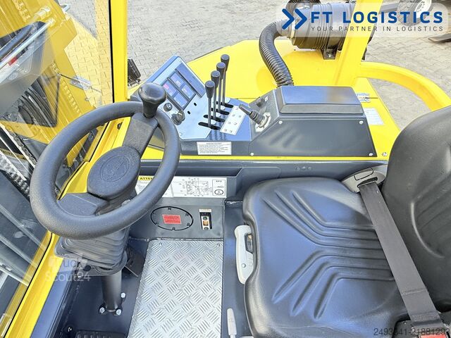Stivuitor cu patru direcții Combilift CB2500 GAS TRIPLEX 4900 FORK POSITIONER