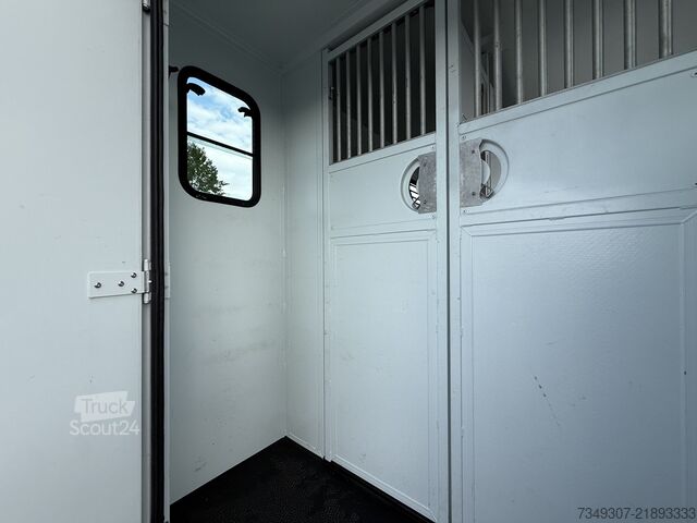 Transport av hästar Renault Master | HORSETRUCK | THEAULT | STALLION 5XL | ...