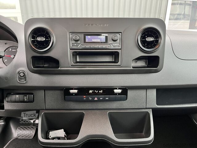 Nákladní automobil s plošinou a jeřábem Mercedes-Benz Sprinter 515 CDI Automaat Hiab 029 Laadkraan Li...