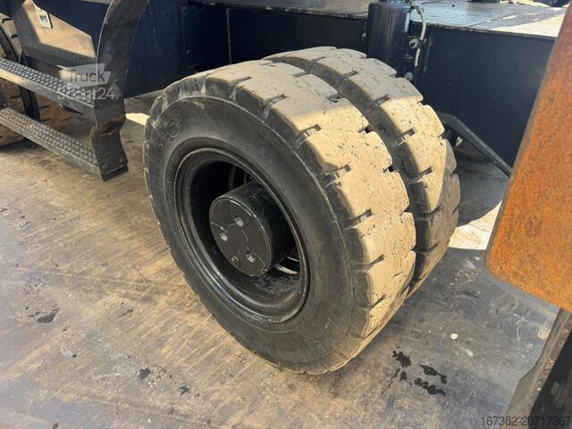 Materiālu apstrādes mašīna Caterpillar MH3022