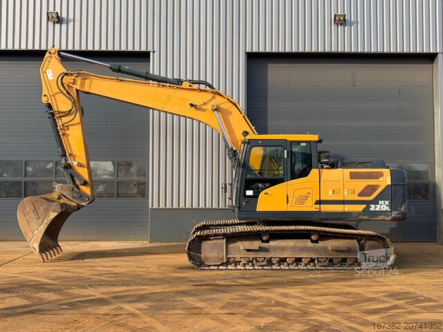 Pelle sur chenilles Hyundai HX220L