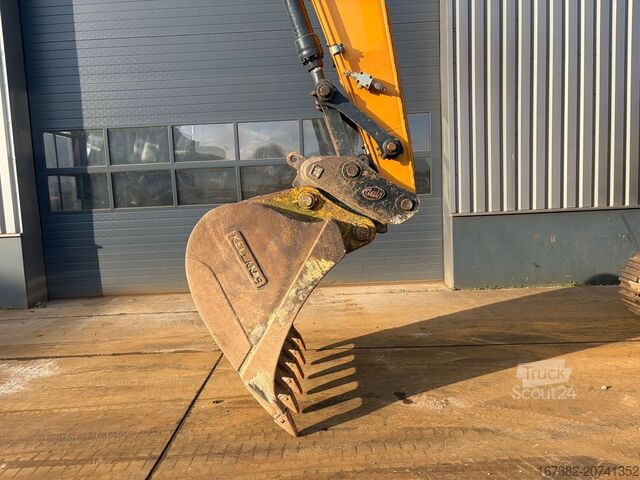 Pelle sur chenilles Hyundai HX220L