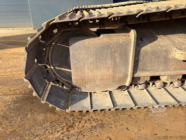 Pelle sur chenilles Hyundai HX220L