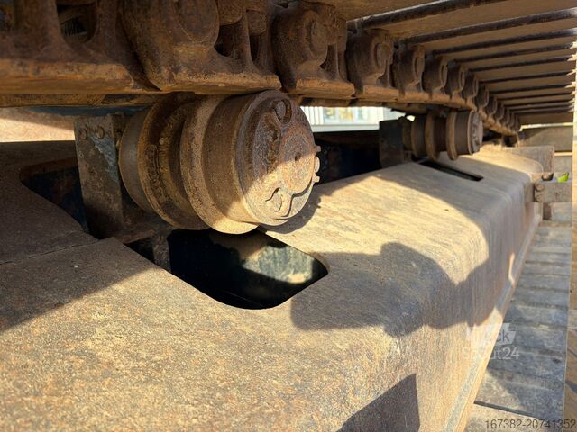 Pelle sur chenilles Hyundai HX220L