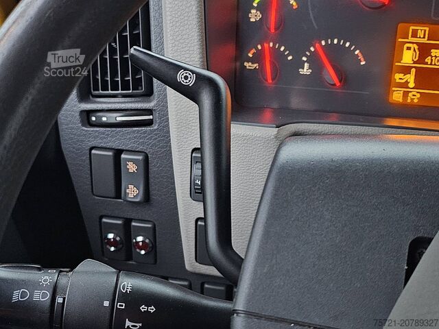 Kombijevski prevoznik avtomobilov VOLVO FL 210.12