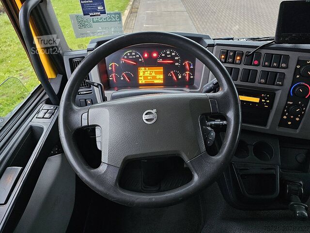 Kombijevski prevoznik avtomobilov VOLVO FL 210.12