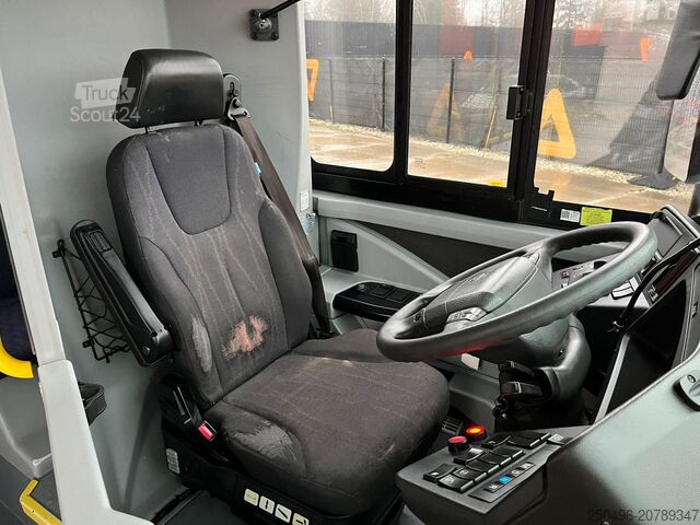 Міський автобус Volvo B8RLE 8900 4x2 47 SEATS / AC / AUXILIARY HEATING