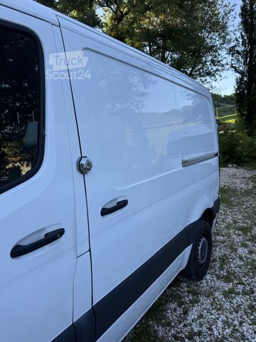 Kısa dingil mesafeli alçak tavanlı panelvan Mercedes-Benz Sprinter 315