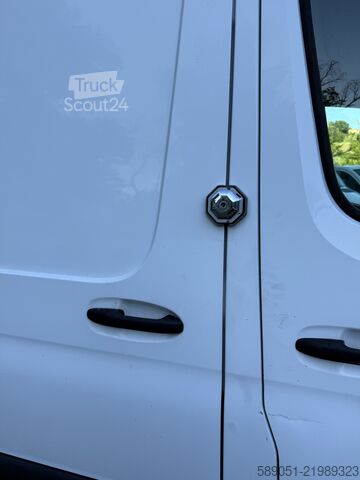 Kısa dingil mesafeli alçak tavanlı panelvan Mercedes-Benz Sprinter 315