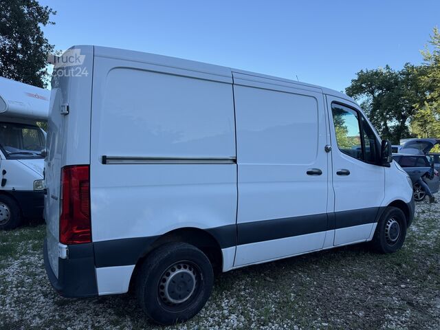Kısa dingil mesafeli alçak tavanlı panelvan Mercedes-Benz Sprinter 315