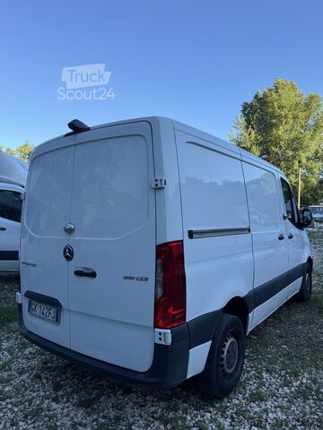 Kısa dingil mesafeli alçak tavanlı panelvan Mercedes-Benz Sprinter 315
