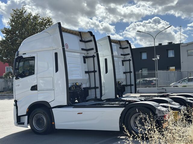 стандартен влекач Iveco S-WAY 500 ADR