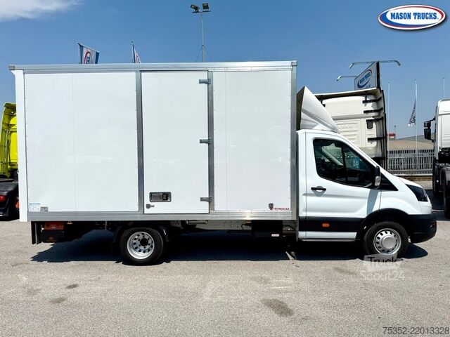 Transporter mit Koffer Ford Transit 2.0 TDI