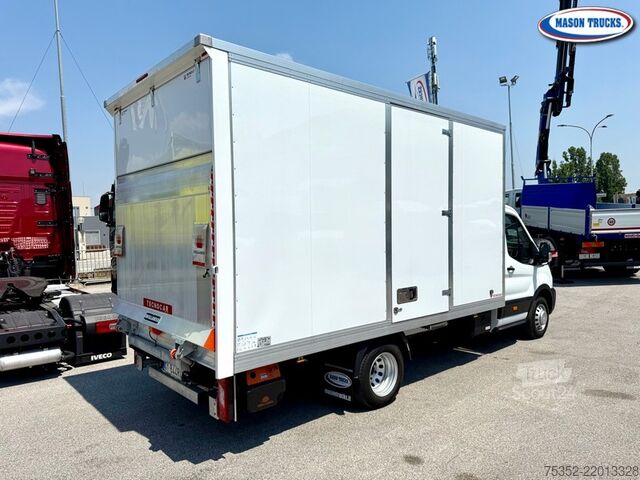 Transporter mit Koffer Ford Transit 2.0 TDI