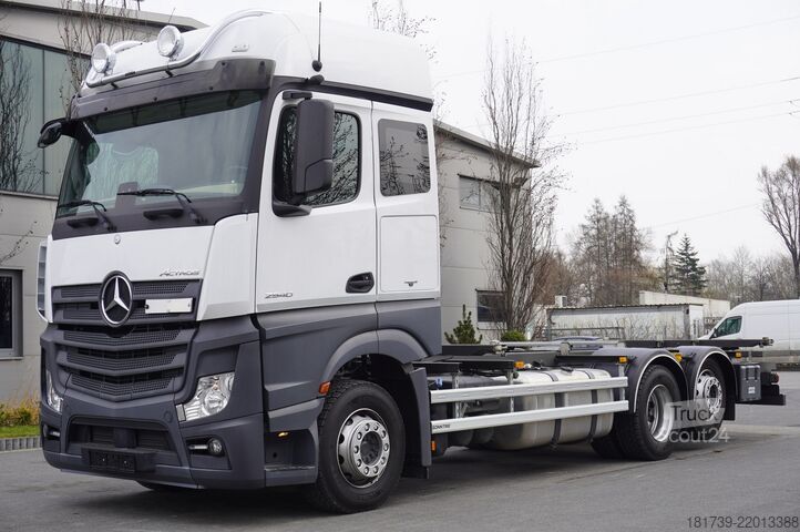 Vezetési oktatás / BDF Mercedes-Benz Actros 2540 6×2 / 90 tho. km! / 5-seater