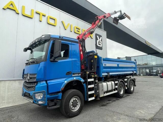 Camion-benne avec grue Mercedes-Benz Arocs 3342 *6x6*meegestuurd as*2zijdige kipper*...