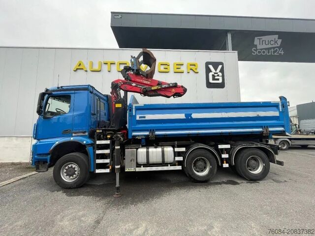 Camion-benne avec grue Mercedes-Benz Arocs 3342 *6x6*meegestuurd as*2zijdige kipper*...