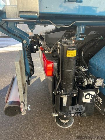 Flatbed truck VOLVO FH 540 8x2 EFFER Kran Sattelzugmaschine