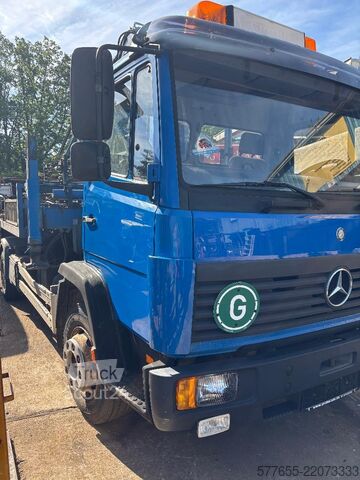Carro attrezzi con sistema a gancio scarrabile Mercedes-Benz 1117