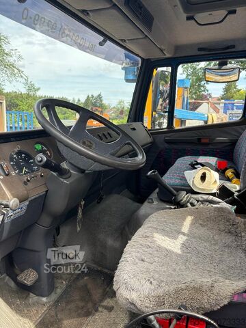 Carro attrezzi con sistema a gancio scarrabile Mercedes-Benz 1117