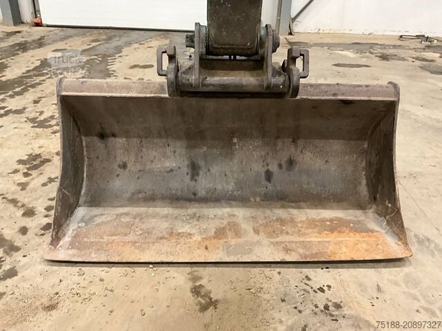 Excavator pe șenile Kobelco SK 140 SR LC-3