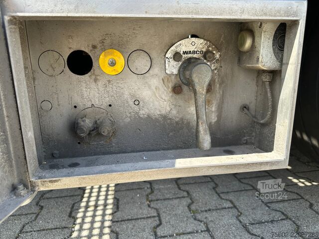 Polovični polnilnik z nizkim nakladanjem Broshuis 3ABSD Lowloader 3-axle / GVW: 59.000kg / Neck: ...