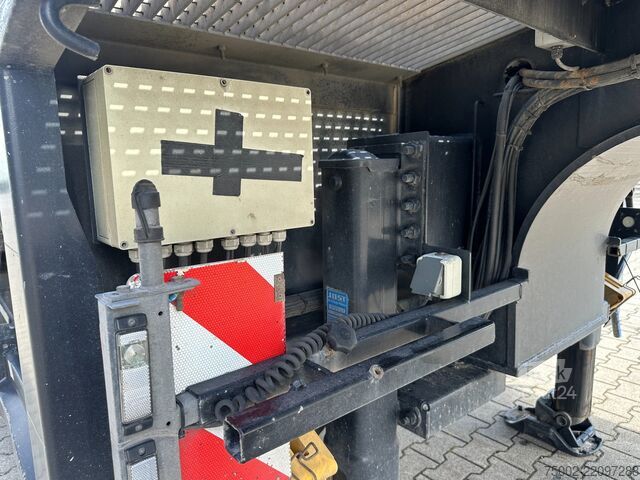 Polovični polnilnik z nizkim nakladanjem Broshuis 3ABSD Lowloader 3-axle / GVW: 59.000kg / Neck: ...