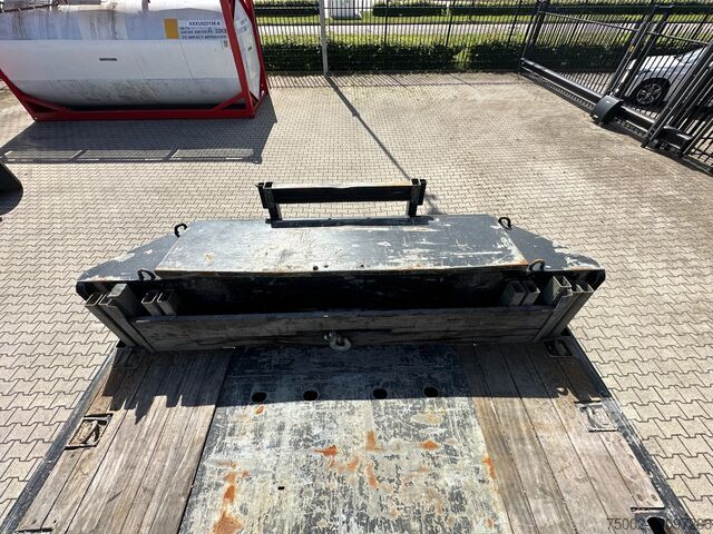 Polovični polnilnik z nizkim nakladanjem Broshuis 3ABSD Lowloader 3-axle / GVW: 59.000kg / Neck: ...