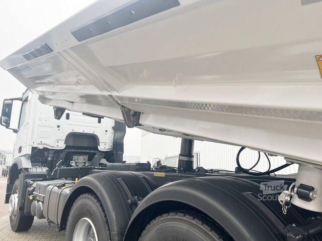 Driezijdige kipper Mercedes-Benz Arocs 2645 K 6x4 Arocs 2645 K 6x4, MultimediaCockpit, Bordmatik links