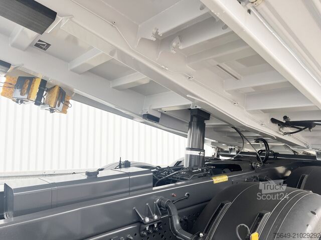 Driezijdige kipper Mercedes-Benz Arocs 2645 K 6x4 Arocs 2645 K 6x4, MultimediaCockpit, Bordmatik links