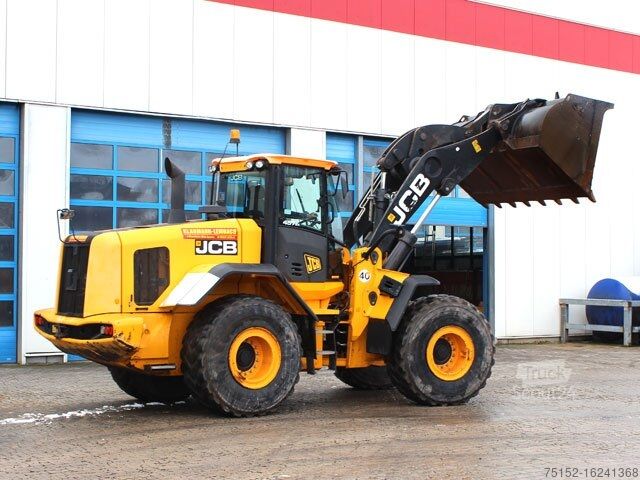 Kolesni nakladalnik JCB 457 ZX