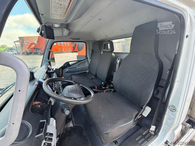 Camion poubelle Mitsubishi Fuso Canter 7C18 4x2 FAUN URBANEA