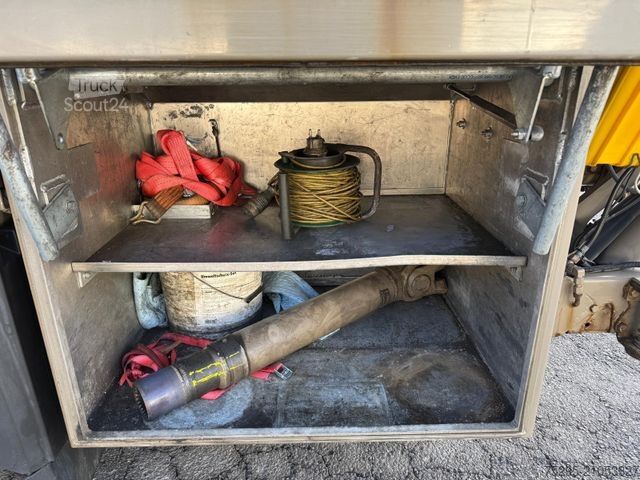 Tankwagen MERCEDES-BENZ Antos 2543 für Schmierstoff Pumpen 4xSchläuche