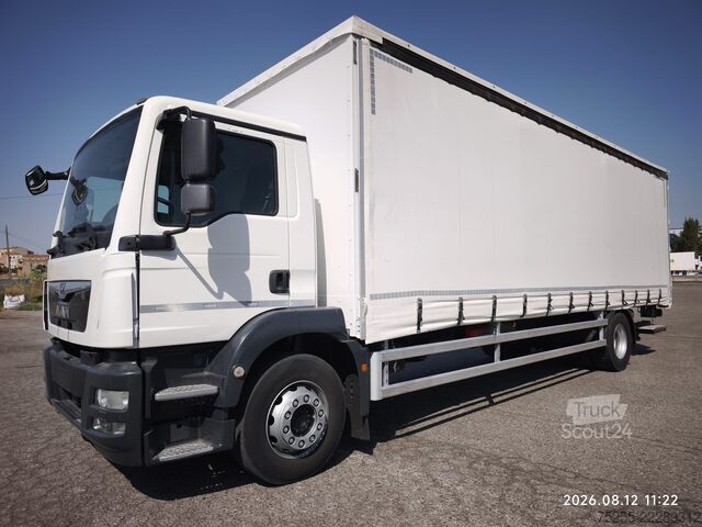 Camion plateau avec bâche MAN 
