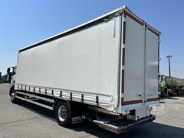 Camion plateau avec bâche MAN 