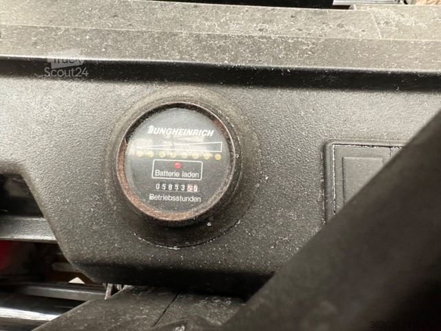 Narrow-aisle forklift JUNGHEINRICH STP 020