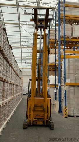 Narrow-aisle forklift JUNGHEINRICH STP 020