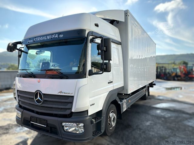 Dubă cu caroserie tip cutie MERCEDES-BENZ 818