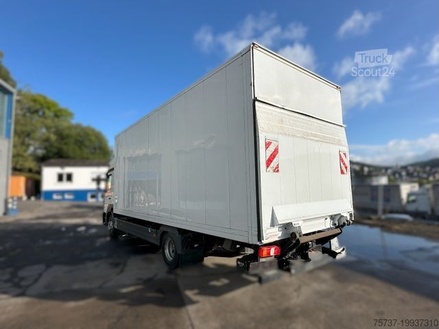 Dubă cu caroserie tip cutie MERCEDES-BENZ 818