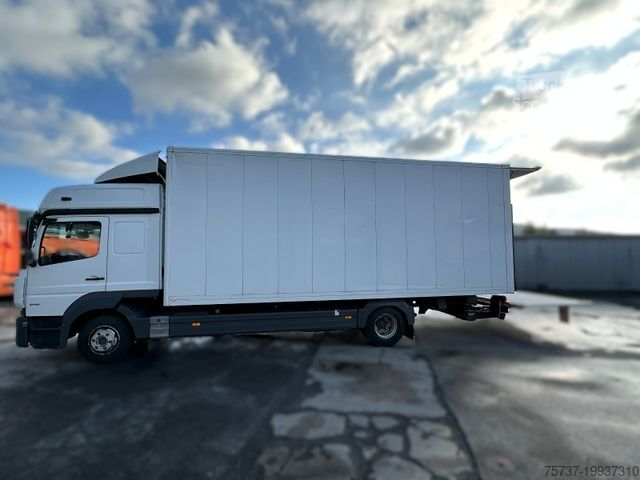 Dubă cu caroserie tip cutie MERCEDES-BENZ 818