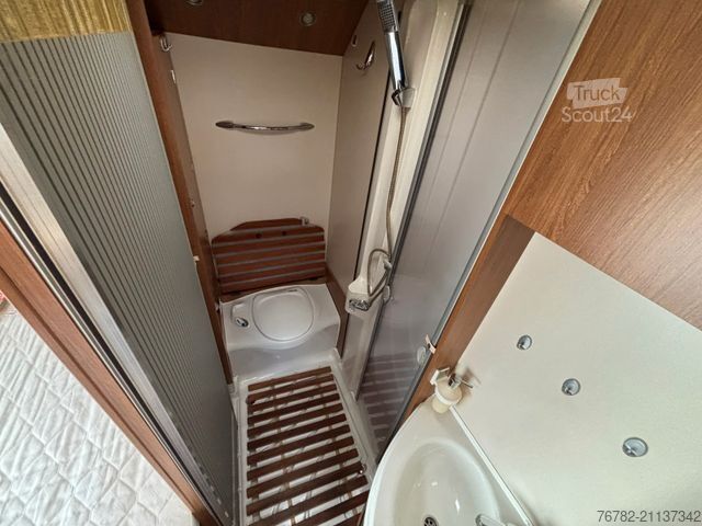 Camper semintegrato EURAMOBIL Profila 670SB Luftfederung*ZR neu*1. HAND