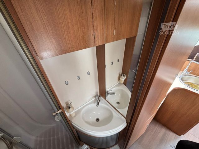 Camper semintegrato EURAMOBIL Profila 670SB Luftfederung*ZR neu*1. HAND